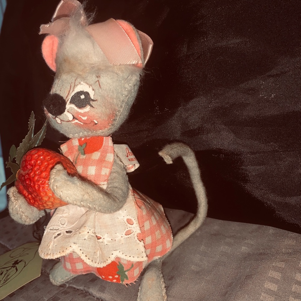 🐭 Vintage Strawberry 🍓 Mouse Annalee Doll 🐭 - Picture 2 of 5